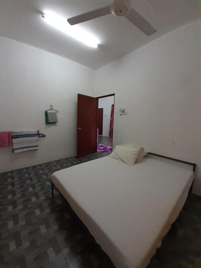 Homestay Idaman B B With 2 Room Aircond 2 Quen Bed And Not Sharing Room -Privacy กัวลาตรังกานู ภายนอก รูปภาพ