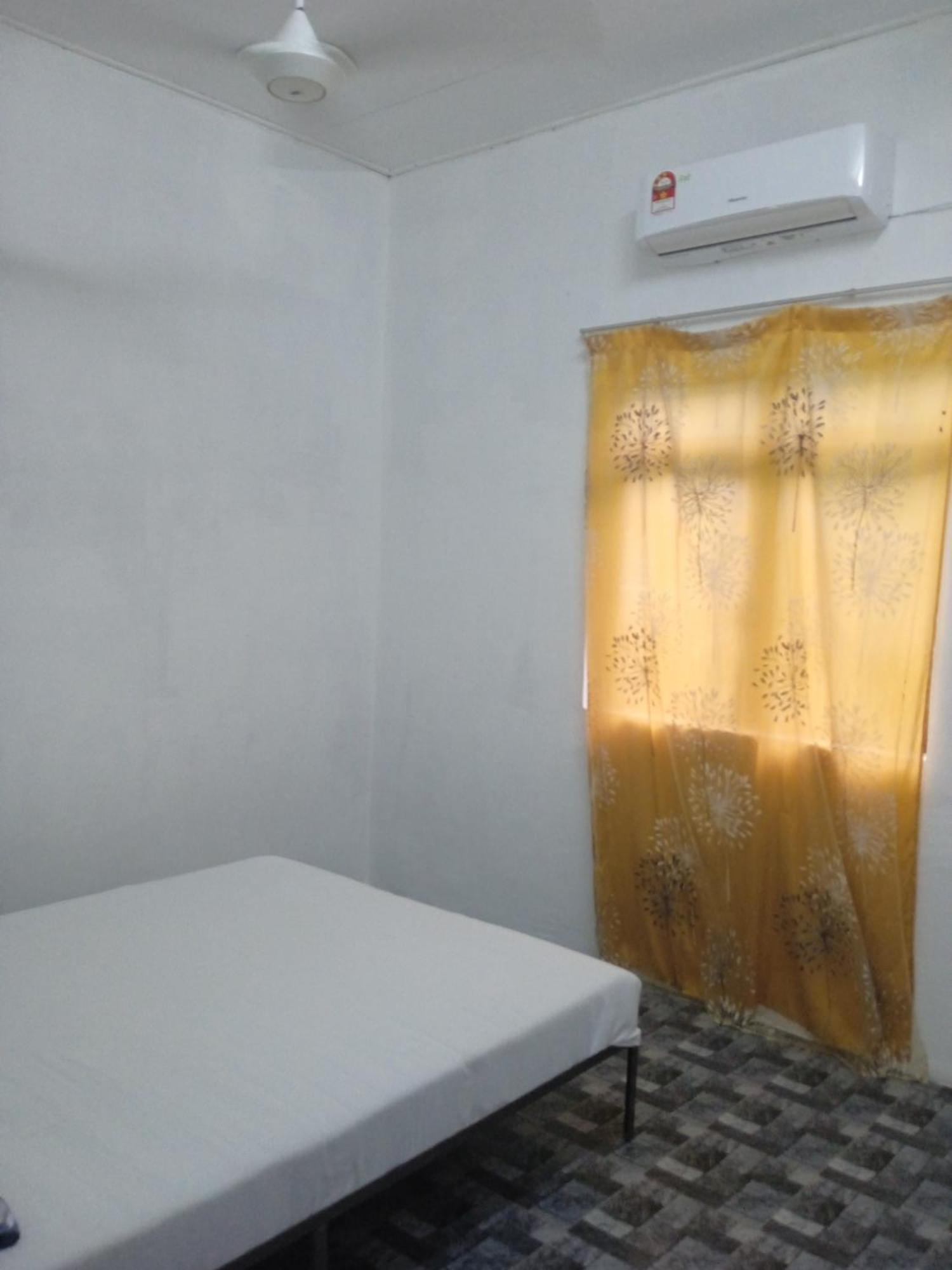 Homestay Idaman B B With 2 Room Aircond 2 Quen Bed And Not Sharing Room -Privacy กัวลาตรังกานู ภายนอก รูปภาพ