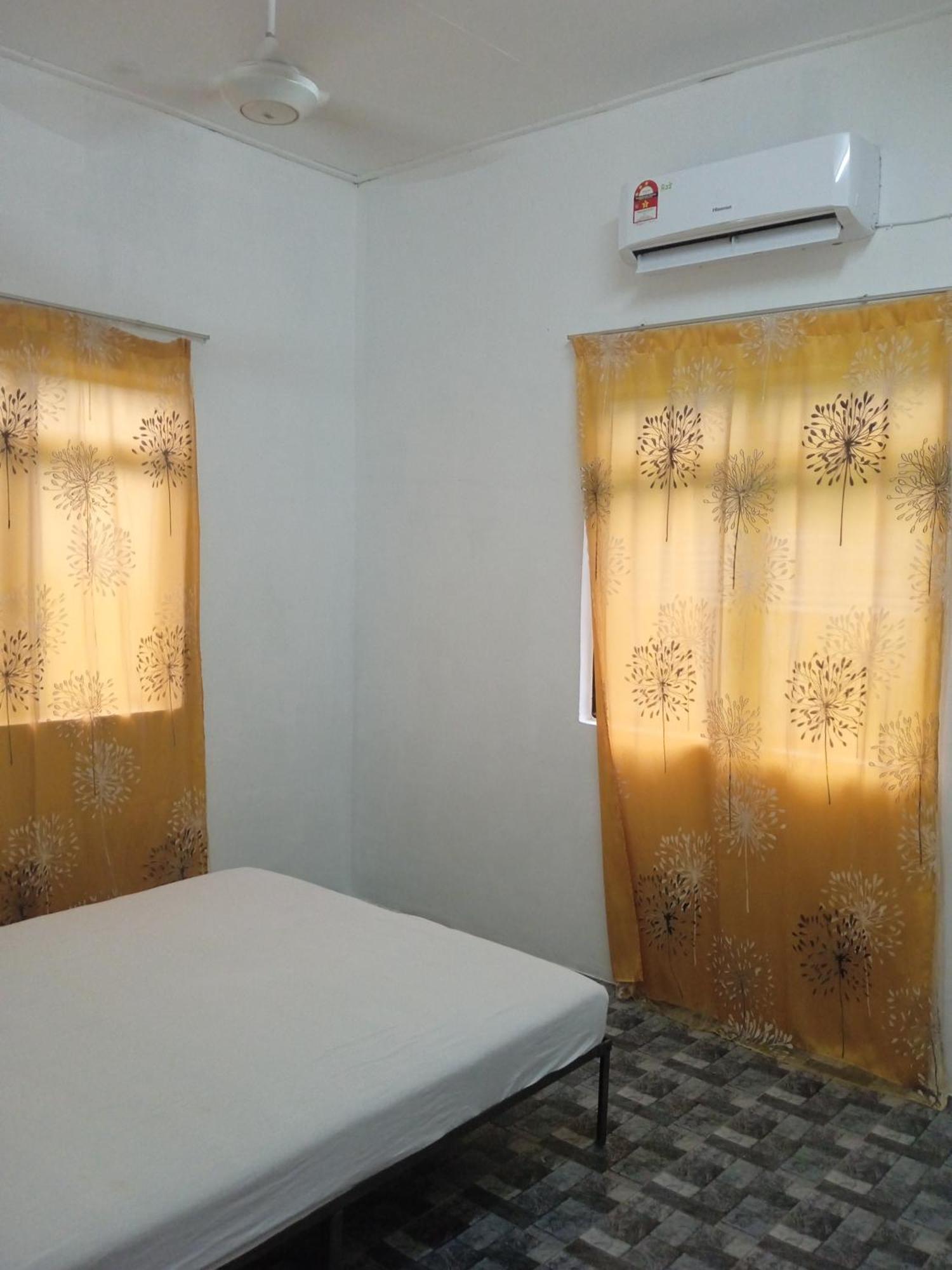 Homestay Idaman B B With 2 Room Aircond 2 Quen Bed And Not Sharing Room -Privacy กัวลาตรังกานู ภายนอก รูปภาพ