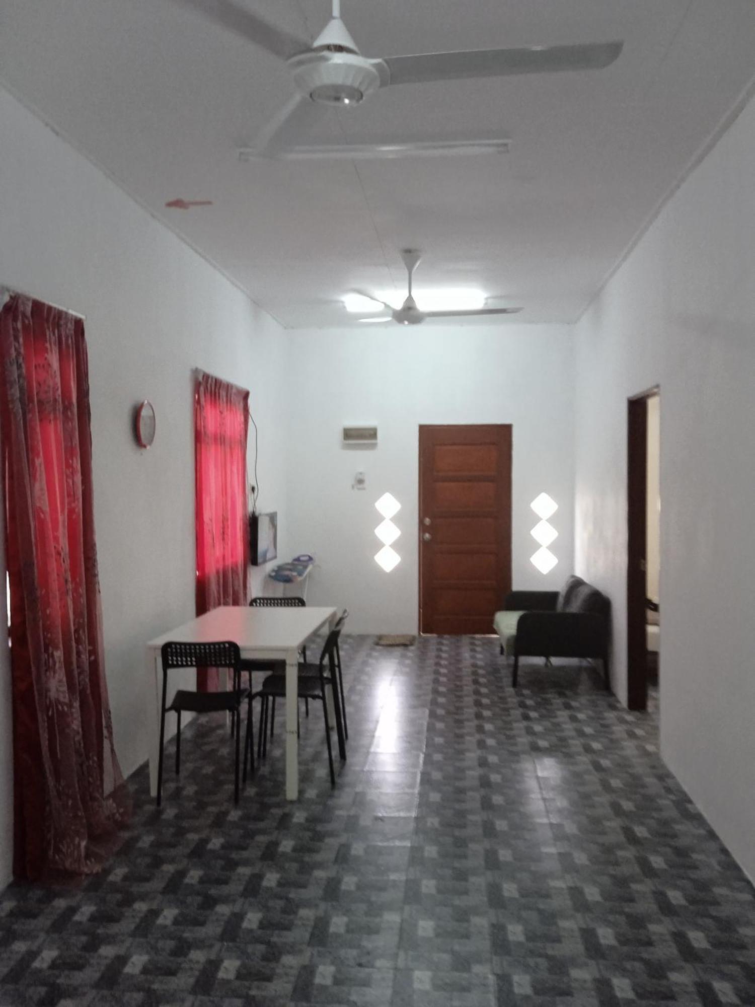 Homestay Idaman B B With 2 Room Aircond 2 Quen Bed And Not Sharing Room -Privacy กัวลาตรังกานู ภายนอก รูปภาพ