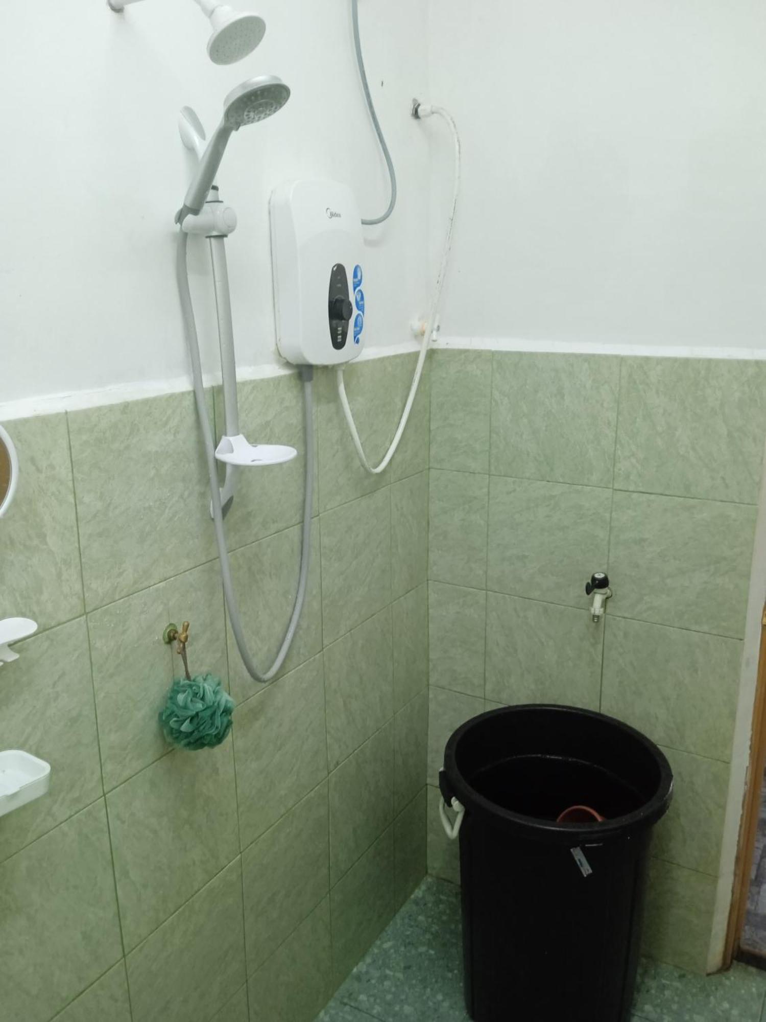 Homestay Idaman B B With 2 Room Aircond 2 Quen Bed And Not Sharing Room -Privacy กัวลาตรังกานู ภายนอก รูปภาพ