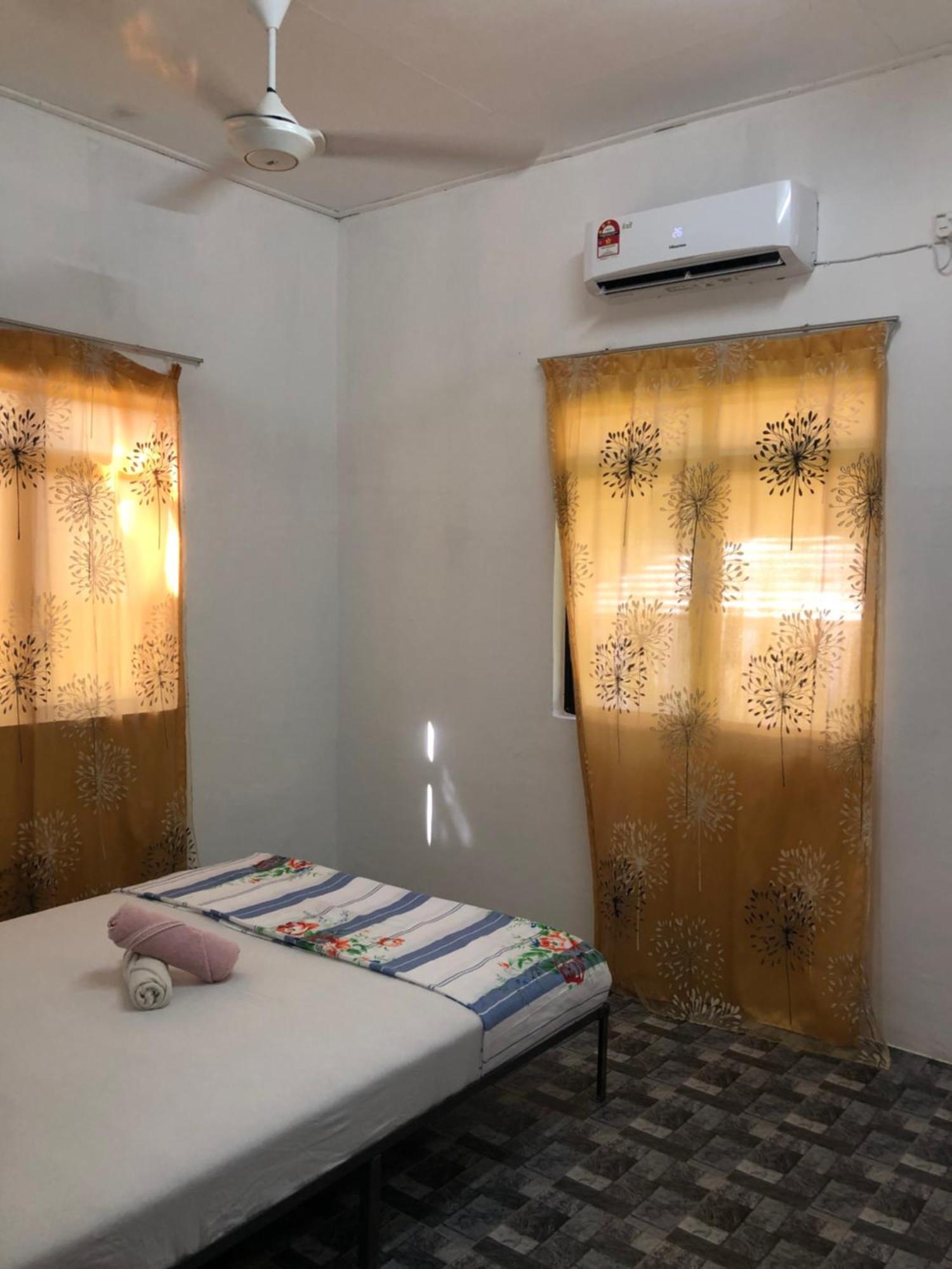 Homestay Idaman B B With 2 Room Aircond 2 Quen Bed And Not Sharing Room -Privacy กัวลาตรังกานู ภายนอก รูปภาพ